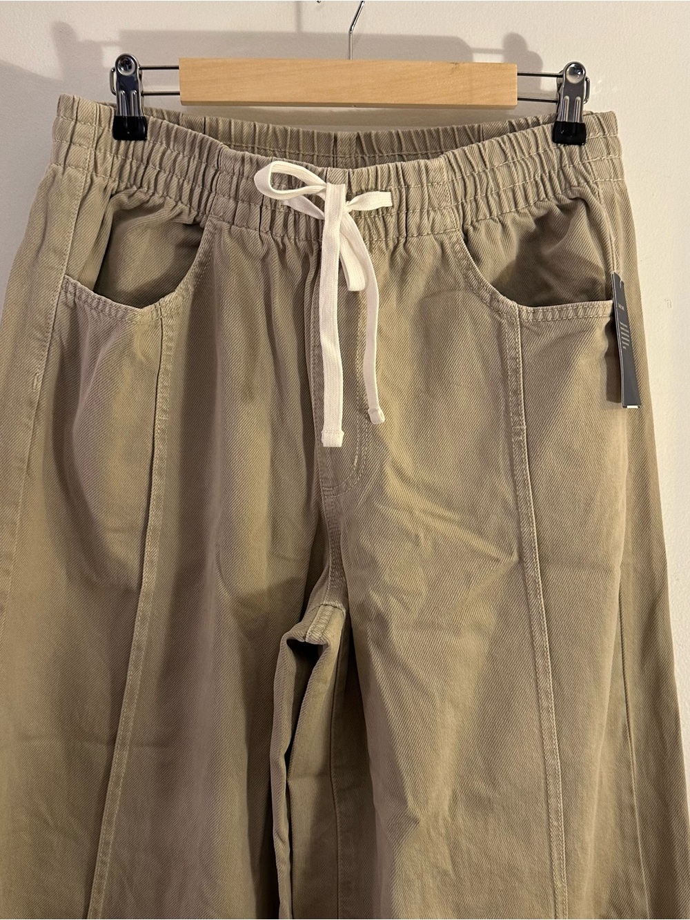 Old Navy Wide-Leg Drawstring Pants in Light Khaki - Picture 5 of 11
